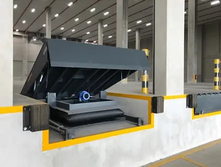 Hydraulic dock leveller